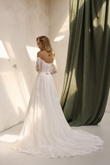 https://www.sposa-lia.com/images/stories/virtuemart/product/per-in white-031-suzana-03.jpg